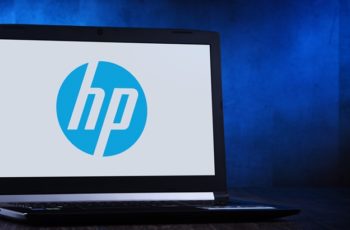 notebook com a logo da HP na tela
