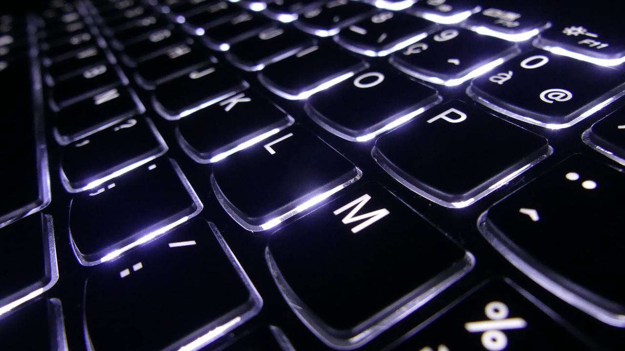 Notebook com teclado com luz backlight