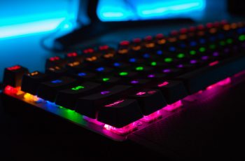 Teclado com entrada usb com backlight colorida