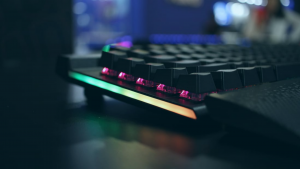 Teclado óptico sobre uma mesa