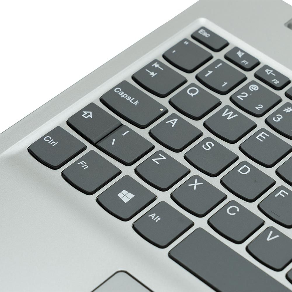 possui teclas confortáveis e 12 meses de garantia